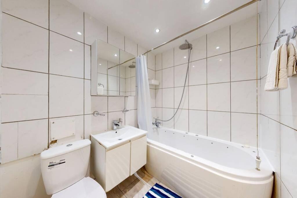 Super 2 Bed House With Privategarden Londres Exterior foto