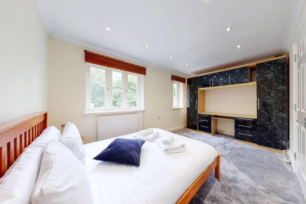 Super 2 Bed House With Privategarden Londres Exterior foto