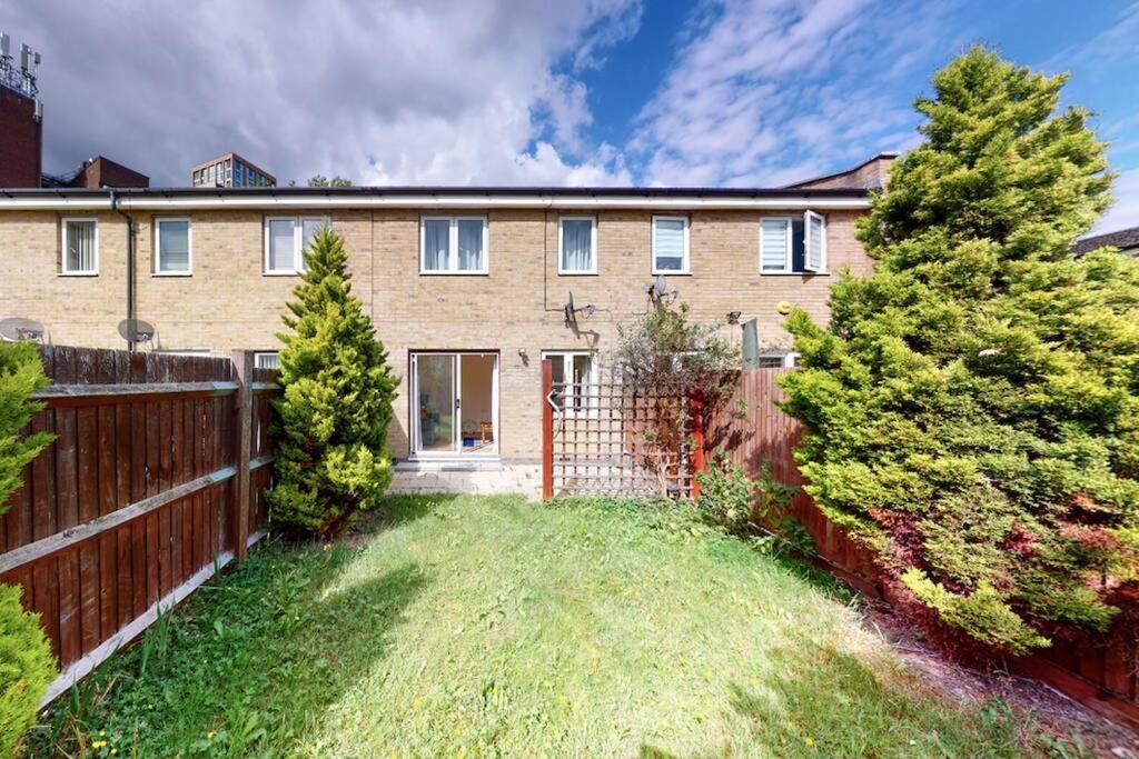 Super 2 Bed House With Privategarden Londres Exterior foto